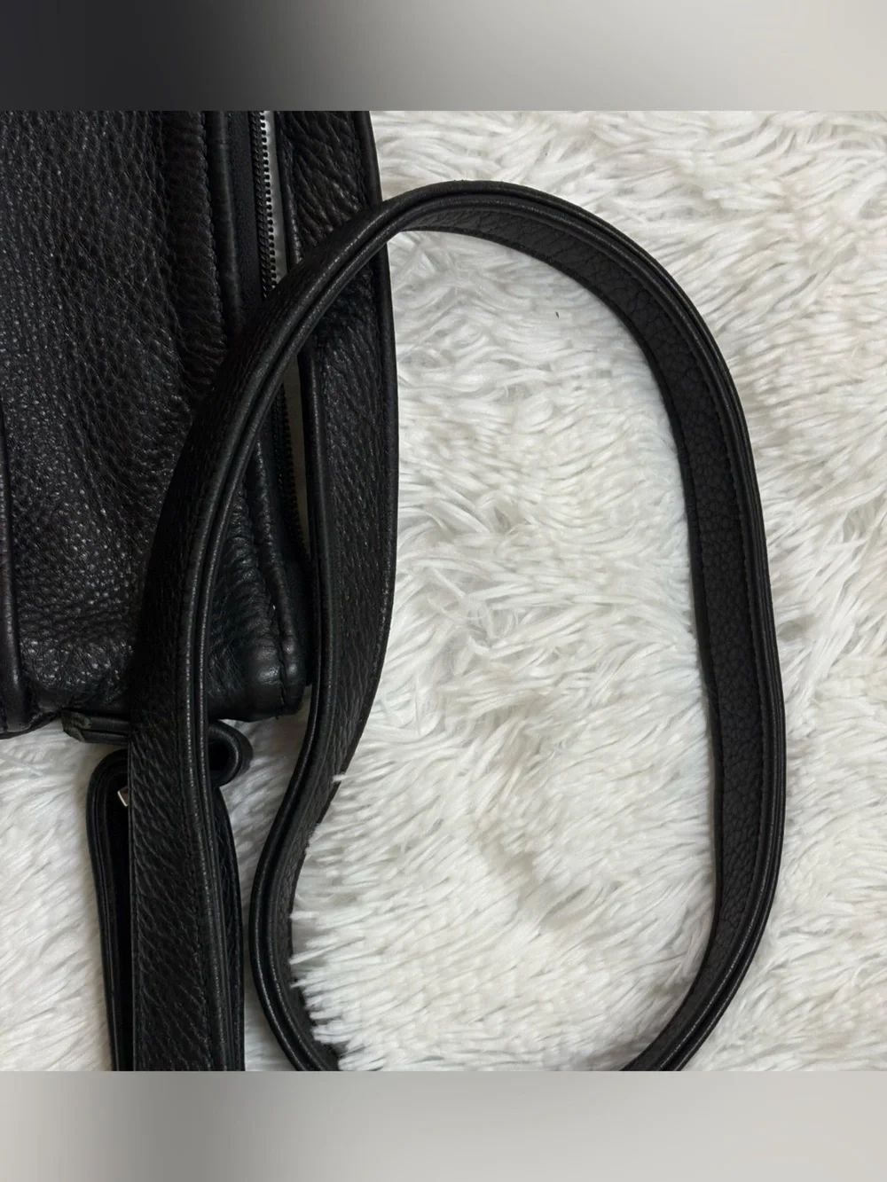 Classic Black Leather Crossbody Bag - Unbranded